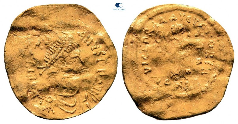Justinian I AD 527-565. Constantinople
Tremissis AV

17 mm, 1,37 g

D N IVS...