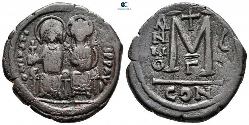 Justin II and Sophia AD 565-578. Constantinople
Follis Æ

28 mm, 12,24 g

D...