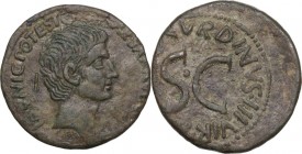 Augustus (27 BC - 14 AD). AE As, 15 BC. Obv. CAESAR AVGVSTVS TRIBVNIC POTEST. Bare head right. Rev. L SVRDINVS III VIR AAA FF around large SC. RIC I (...