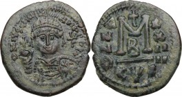 Justinian I (527-565). AE Follis, Cyzicus mint, RY 24 (550/1 AD). Obv. DN IVS STINIANVS PP [..]. Diademed, helmeted and cuirassed bust facing, holding...