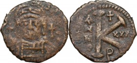 Justinian I (527-565). AE Half Follis, Theoupolis (Antioch) mint, RY 31 (557/8 AD). Obv. Helmeted and cuirassed bust facing, holding globus cruciger a...