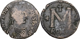 Justinian I (527-565). AE Follis, Rome mint. Obv. D N IVSTINIANVS PP AVG. Diademed, draped and cuirassed bust right. Rev. Large M between star and cro...