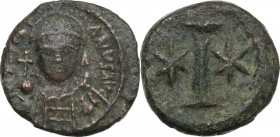 Justinian I (527-565). AE Decanummium. Rome mint, circa 547-549. Obv. Helmeted and cuirassed facing bust, holding globus cruciger and shield. Rev. Lar...