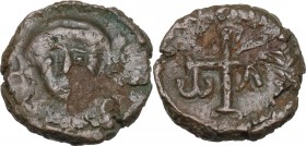 Justinian I (527-565). AE Nummus, uncertain mint. Obv. Helmeted and draped bust facing, holding globus cruciger. Rev. Monogram 6 within wreath. D.O. 3...