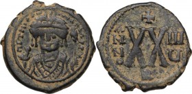 Maurice Tiberius (582-602). AE Half Follis, Constantinople mint, RY 8 (590/1 AD). Obv. Crowned bust facing, wearing crown and consular robes; in right...
