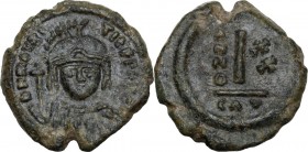 Maurice Tiberius (582-602). AE Decanummium, Catania mint, RY 20 (601/2 AD). Obv. DN MAVRC TIb PP AVG. Bust facing, wearing plumed helmet and holding g...