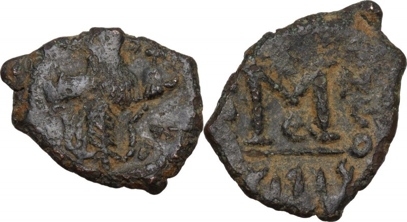 Constans II (641-668). AE Follis, Constantinople mint. Obv. Bust facing, with lo...