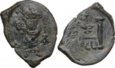 Constans II (641-668). AE Follis, Syracuse mint. Obv. Constans standing facing, with long beard, wearing crown and chlamys and holding globus cruciger...