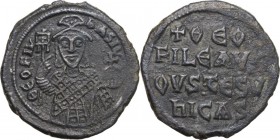Teophilus (829-842). AE Follis, Constantinople mint. Obv. ΘEΟFIL-bASIL. Three quarter lenght figure facing wearing loros and crown surmounted by tufa ...