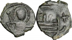 Capua. Pandolfo Capodiferro (961-981) o Anfuso (1135-1144). Follaro. CNI 1/3; Cf. MIR (Italia merid.) 133/134. AE. 0.50 g. 11.00 mm. Bel BB. Studi rec...