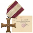 Krzyż Walecznych - wykonanie brytyjskie Tombak koloru jasnozłotego. Wymiary: 42,7 x 46,5 mm. Brytyjska wstążka z mocowaniem w postaci podwójnej szpili...