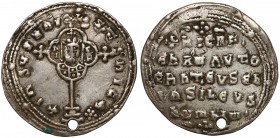 Bizancjum, Nicefor II Fokas (963-969) Miliaresion, Konstantynopol Awers: Legenda w 5 wersach:&nbsp; +nICHF'/En XW AVTO/CRAT' EVSEb'/bASILEVS/RWMAIW' R...