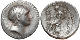 Grecja, Seleukidzi, Antioch III (202-187 p.n.e.) Tetradrachma Awers: Głowa Antiocha III w diademie, w otoku perełkowym, w prawo. Rewers: Apollo siedzą...