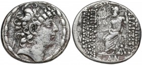 Grecja, Seleukidzi, Filip I Filadelfos (95/4-76/5 p.n.e.) Tetradrachma Awers: Głowa w diademie, w prawo, w otoku liniowym. Rewers: Zeus siedzący na tr...
