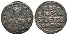Leo VI (886-912 AD). AE Follis (27-28 mm, 5.37 g), Constantinopolis (Istanbul).
Obv. + LEOn bAS-ILEVS ROM, crowned bust of Leo facing, wearing chlamys...
