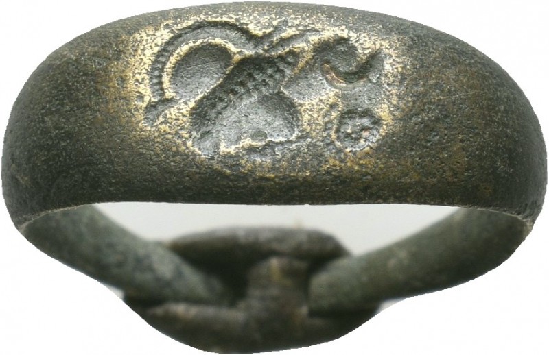 Ancienr Roman Seal Ring with Athena Bust on Bezel ! Circa 1st - 3rd C. AD.

Cond...