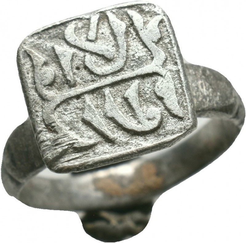 Beautiful Islamic Silver Ring with inscription on bezel

Condition: Very Fine


...