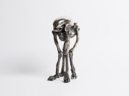 Giger, HR (Schweiz, 1940-2014) «Bambi Alien» 2009 

 Giger, Hans-Ruedi (Rudolf)
Chur 1940 – 2014 Zürich
 
 «Bambi Alien». 2009. 

Skulptur. Bro...