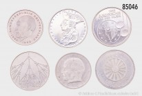 BRD, Konv. 24 Münzen der DM-Zeit, dabei 2 x 2 DM Max Planck 1970 D und G, 7 x 2 DM Konrad Adenauer, 2 x 2 DM Kurt Schumacher und 13 x 5 DM-Gedenkmünze...