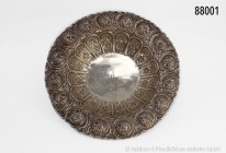 Konfekt- oder Obstschale, 900er Silber, wohl deutsch, ca. 1920er Jahre, Meisterpunze verschlagen, 318 g, D 24 cm, H 7 cm, sehr guter Zustand.