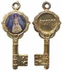 Medaglia votiva a forma di chiave con busto della Madonna di Fatima coronato con le mani giunte in preghiera - con appiccagnolo - Ø mm 31x13

n.a.
...