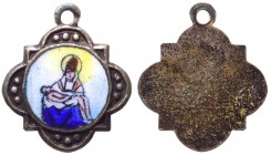 Medaglia votiva in ceramica dipinta con la raffigurazione della Vergine Maria che sorregge il corpo senza vita del figlio - con appiccagnolo - Ø mm 14...
