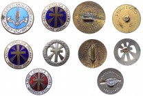 Lotto composto da 5 medagliette votive usate come spille tutte dell'Azione Cattolica Italiana - 2 per il settore "Aspiranti" - 2 per il settore "Giove...