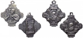 Lotto composto da 2 medagliette votive a forma di croce a ricordo del 24° Giubileo di Pio XII (Eugenio Pacelli) (1939-1958) del 1950 con la raffiguraz...