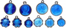 Lotto composto da 5 medagliette votive con varie raffigurazione della Vergine Maria - tutte smaltate in blu e azzurro - tutte con appiccagnolo

n.a....