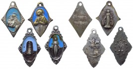 Lotto composto da 4 medagliette votive a forma di mandorla - 3 con varie raffigurazioni della Vergine Maria - 1 con S. Antonio da Padova - tutte con s...