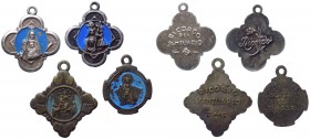 Lotto composto da 4 medagliette votive tutte con varie raffigurazioni della Vergine Maria - tutte con sfondo smaltato azzurro - tutte con appiccagnolo...