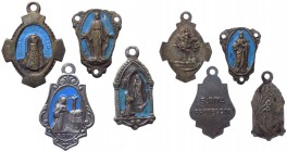 Lotto composto da 4 medagliette votive - 3 con raffigurazioni della Madonnna di Loreto - 1 con Santa Rita - tutte con sfondo smaltato azzurro - tutte ...