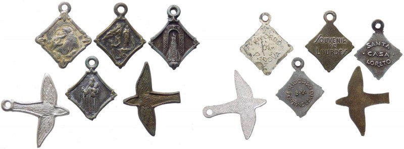 Lotto composto da 6 medagliette votive - 3 con varie raffigurazione della Vergin...