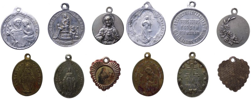 Lotto composto da 6 medagliette votive - 5 con varie raffigurazioni della Vergin...