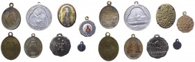 Lotto composto da 8 medagliette votive tutte con varie raffigurazioni della Vergine Maria di cui 1 votiva del santuario della madonna di S. Marco - 7 ...