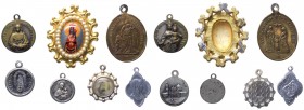 Lotto composto da 7 medagliette votive - 4 con varie raffigurazioni della Vergine Maria - 1 con raffigurazione della Sacra Famiglia - 1 con Santa Mari...