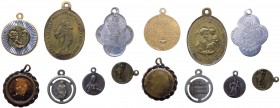Lotto composto da 7 medagliette votive - 1 con la Vergine Maria - 1 con S. Francesco - 1 con S. Giuseppe - 1 con S. Pellegrino - 1 con S. Antonio da P...
