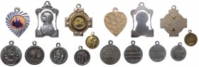 Lotto composto da 8 medagliette votive - 5 con varie raffigurazione della Vergine Maria - 1 a ricordo del Santuario di Tirano - 1 votiva di Santa Clel...