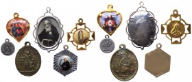 Lotto composto da 6 medagliette votive - 3 con varie raffigurazione della Vergine Maria - 1 con S. Antonio - 1 con S. Innocenzo da Berzo - 1 con Santo...