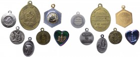 Lotto composto da 7 medagliette votive - 2 con varie raffigurazione della Vergine Maria - 1 con S. Giuseppe - 1 con S. Antonio da Padova - 1 con S. An...