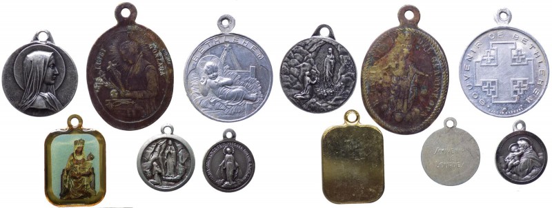 Lotto composto da 6 medagliette votive - 3 con varie raffigurazione della Vergin...