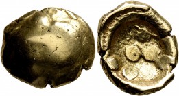 CENTRAL EUROPE. Vindelici. 1st century BC. Stater (Gold, 18 mm, 7.22 g), 'Regenbogenschüsselchen, Blattkranz mit Vogelkopf' type. Head of a bird to le...
