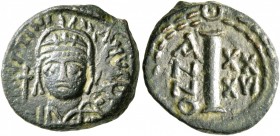 Justinian I, 527-565. Dekanummium (Bronze, 16 mm, 3.28 g, 11 h), Ravenna, RY 36 = 562/563. D N IVSTINIANVS P P AVG Helmeted and cuirassed bust of Just...