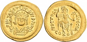 Justin II, 565-578. Solidus (Gold, 20 mm, 4.51 g, 5 h), Constantinopolis, 566/7-578. D N IVSTINVS P P AVI Helmeted and cuirassed bust of Justin II fac...