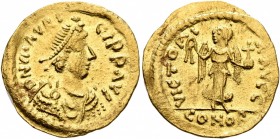 Maurice Tiberius, 582-602. Semissis (Gold, 18 mm, 2.21 g, 5 h), Constantinopolis. D N mAVRICI P P AVI Pearl-diademed, draped and cuirassed bust of Mau...