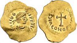 Maurice Tiberius, 582-602. Tremissis (Gold, 18 mm, 1.48 g, 7 h), Constantinopolis. D N TIbЄRI P P AVG Pearl-diademed, draped and cuirassed bust of Mau...
