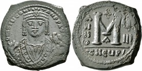 Maurice Tiberius, 582-602. Follis (Bronze, 31 mm, 12.76 g, 7 h), Theoupolis (Antiochia), RY 8 = 589/90. D m TIЧ CON'TAN P P AV Crowned facing bust of ...
