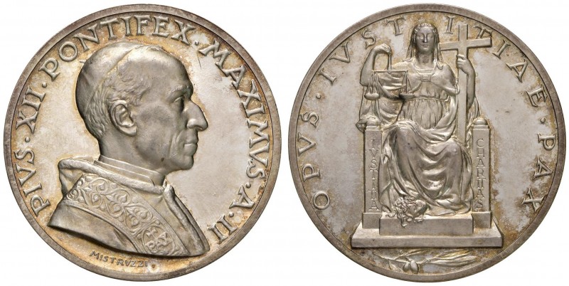 Pio XII (1939-1958) Medaglia A. II – Opus: Mistruzzi – AG (g 40,47 – Ø 44 mm)
F...