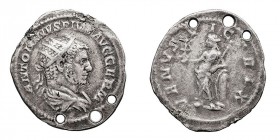 Imperio Romano
Caracalla
Antoniniano. AR. (211-217). R/VENVS VICTRIX. 4.06g. RIC.311. Agujeritos en borde. Escasa. (BC+).