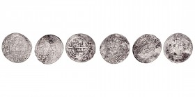 Monedas Árabes
Los Ilkans, Mongoles de Persia
Dírhem. AR. (745-754 H.). Lote de 3 monedas. Nushirwan. Mit. pág 260. MBC- a BC-.